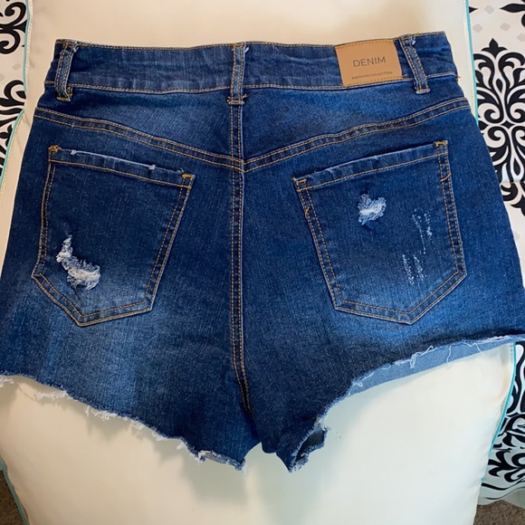 Distressed Shorts - Picture 2 of 3